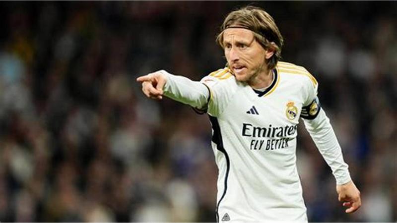 مودريتش يحسم مصيره مبكرا