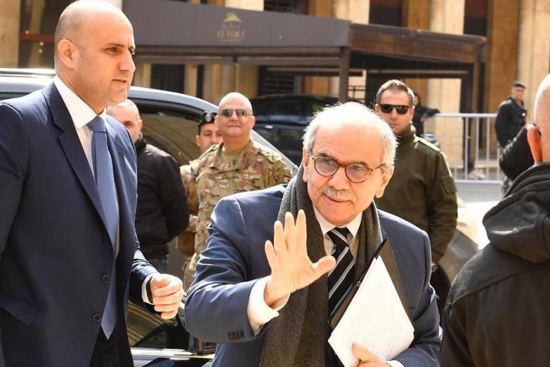 سلام يتلو البيان الوزاري: نريد دولة تلتزم الحياد وتملك قرار الحرب والسلم