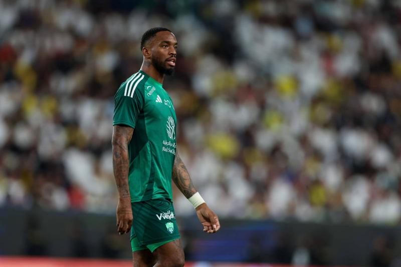 بعد مباراة الأهلي والهلال.. تصرف قام به إيفان توني يثير تفاعلاً