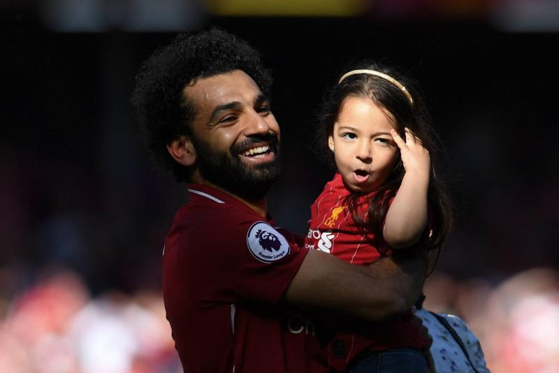 مكة محمد صلاح تخطف الأضواء بظهور مفاجئ