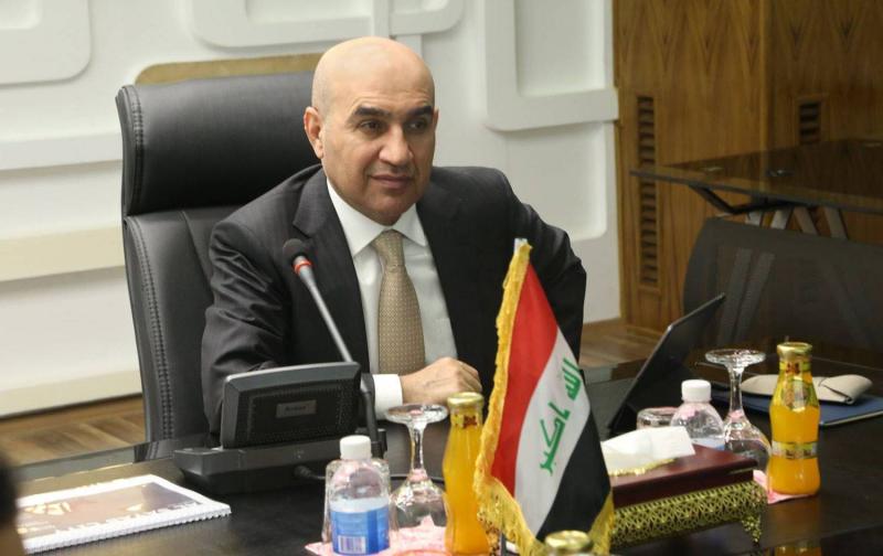 العراق.. وزير السوداني يهاجم الكاظمي بعنف