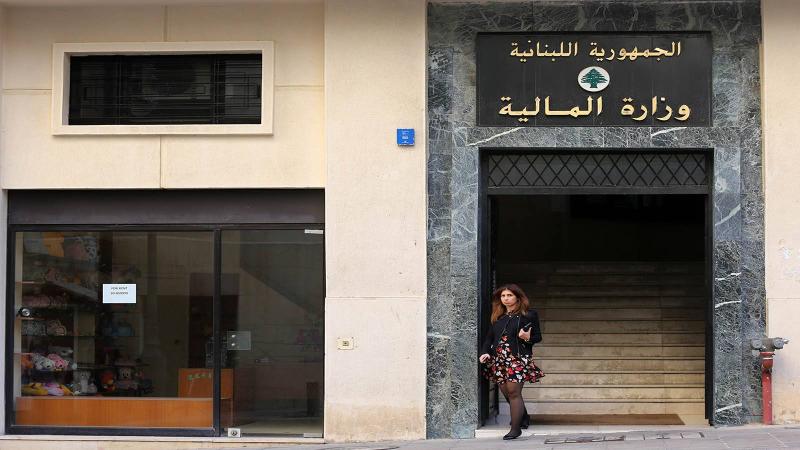 مستشار متمرّد وأقوى من الوزير... ماذا يحدث في وزارة المالية؟