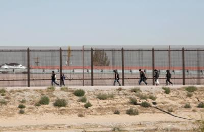 الولايات المتحدة تستأنف بناء الجدار الحدودي مع المكسيك