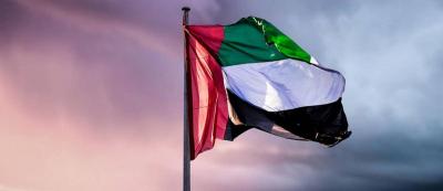 خلال عبورها الطريق.. شرطة أبوظبي تحمي 
