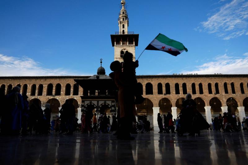 سوريا.. عرض مسودة الإعلان الدستوري على الشرع اليوم