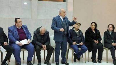 سيدة من السويداء تهدي الشرع 