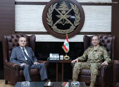 وزير الدفاع الوطني يهنئ قائد الجيش
