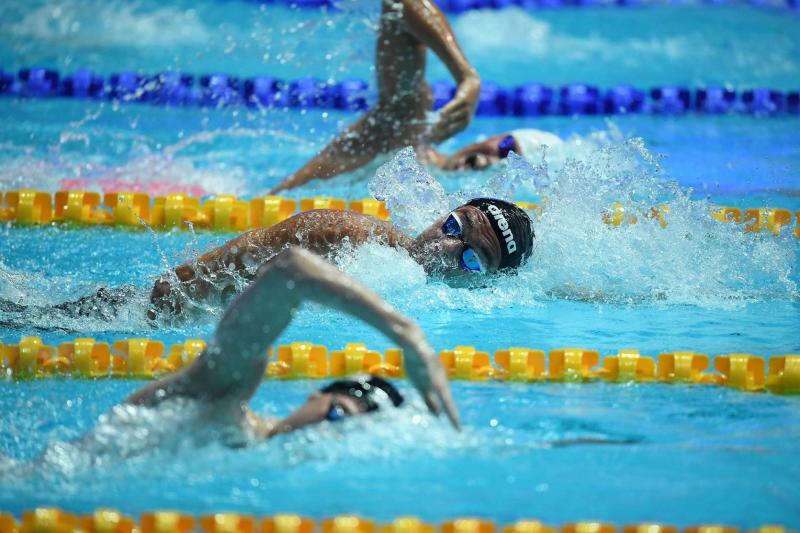 أبوظبي تستضيف بطولة العالم للسباحة بالزعانف