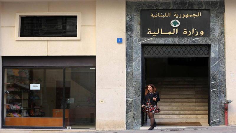 تعميم من وزير المال إلى الإدارات العامة كافة