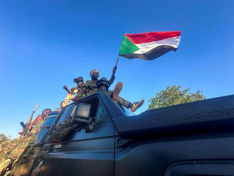 مقتل ضباط وإعلاميين في هجوم لـ