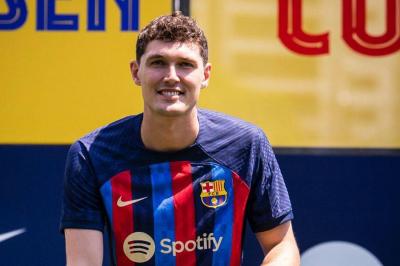 برشلونة يحسم مستقبل كريستينسن