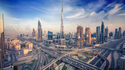 الإمارات تتفوق على قوى عالمية في مؤشر السعادة 2025