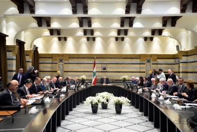 هل جمّدت الحكومة بند السلاح بانتظار 