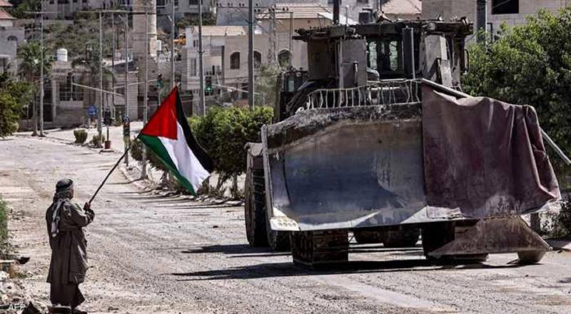 قوة إسرائيلية تمهل سكان في مخيم طولكرم حتى الظهر للمغادرة