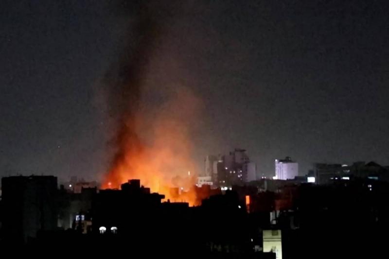 ضربات أميركية على مطار الحديدة اليمني