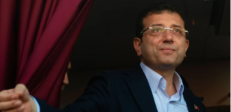 رئيس بلدية اسطنبول المسجون يعلن توقيف محاميه