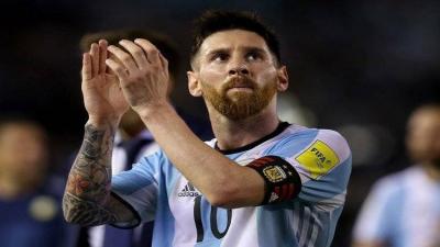 ميسي يعاقب رافينيا بعد اكتساح الأرجنتين للبرازيل برباعية