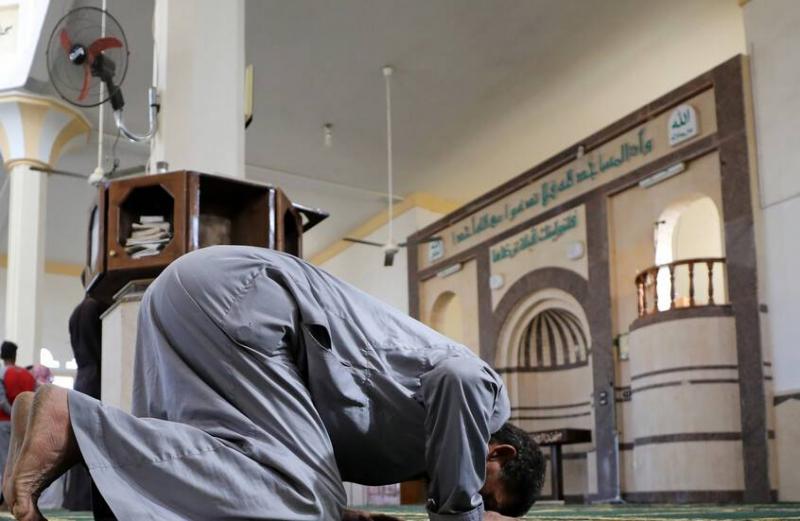 تدافع في مسجد مصري يودي بحياة طفلة!