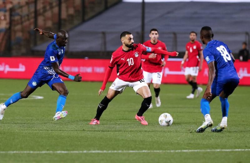 بعد الخسارة أمام مصر.. ماذا فعل لاعبو منتخب سيراليون مع محمد صلاح؟ (فيديو)