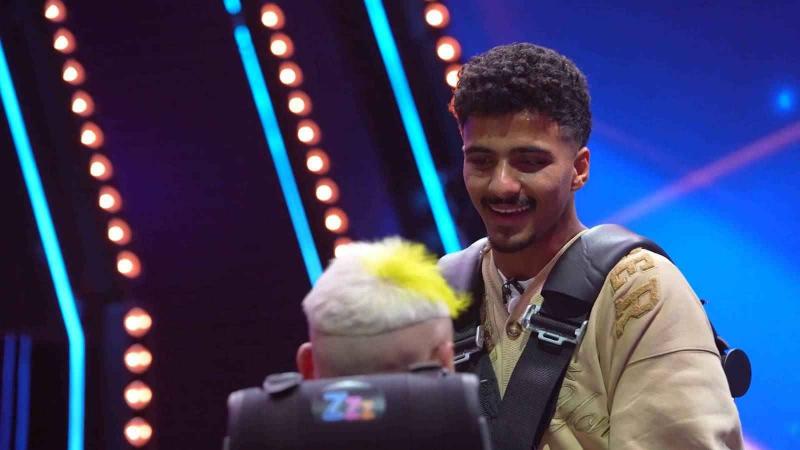 بالفيديو.. رامز جلال يسخر من مدافع 