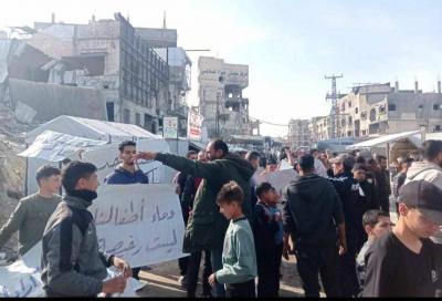 دعوات لوقف الحرب.. مسيرات في بيت لاهيا تهاجم 