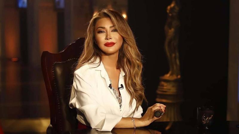بالفيديو.. نوال الزغبي تسقط على المسرح!