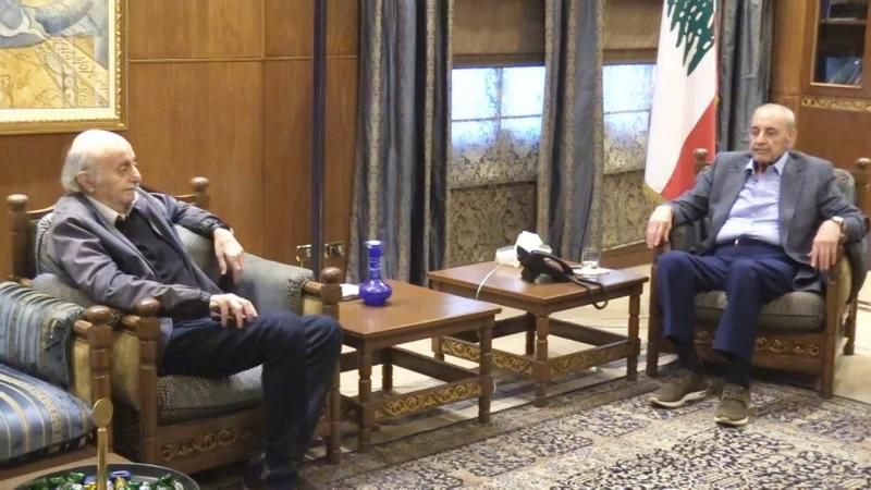 بري يتابع المستجدات مع وليد جنبلاط