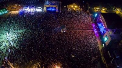 بالفيديو.. وفاة فنان تركي على المسرح!