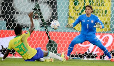 كاسيميرو يقود البرازيل لإسقاط سويسرا والعبور لدور الـ16