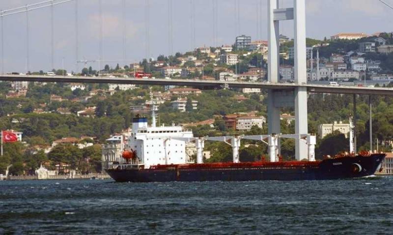 جنوح سفينة شحن في تركيا