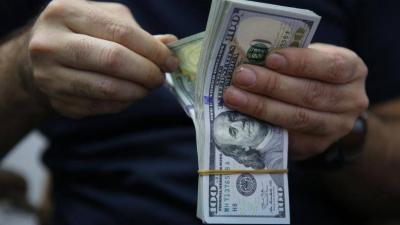 الدولار يتخطى عتبة الـ40 ألف ليرة