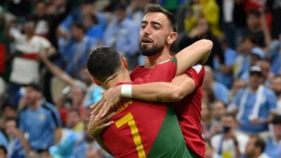 برونو فيرنانديز يقود البرتغال إلى دور الـ16