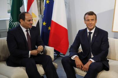 السيسي يبحث هاتفيًا مع ماكرون إمكانية عقد قمة مصرية أردنية فرنسية