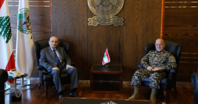 وزير الدفاع خلال استقباله المدير العام لأمن الدولة: أهمية التنسيق بين الأجهزة