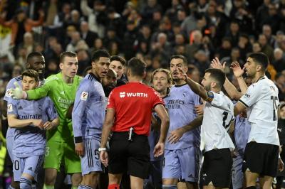 فالنسيا يسقط الريال على ارضه ويقدم هدية لبرشلونة