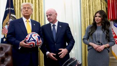 كأس العالم 2026... من يصفر أولاً: الحكم أم موظف الجوازات؟