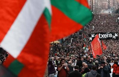 إسبانيا.. إحتجاجات عارمة ضد الشرطة بعد إعتقال أربعة أشخاص