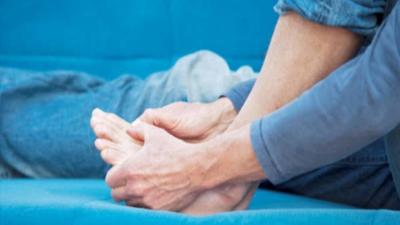 طبيبة تحذر من خطر التشنجات الليلية