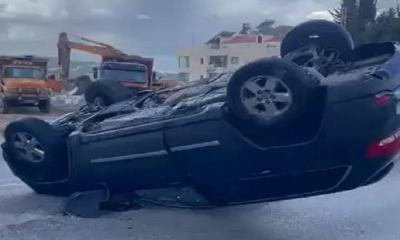 بالفيديو - انقلاب سيارة على طريق بعبدا