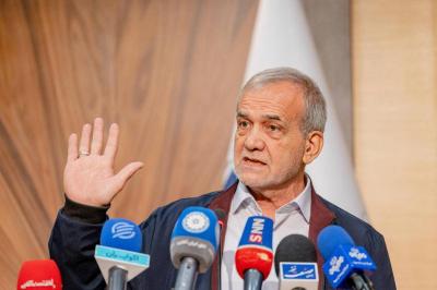 الرئيس الإيراني: نسعى لعلاقات سلمية ونرحب بالمستثمرين الأميركيين