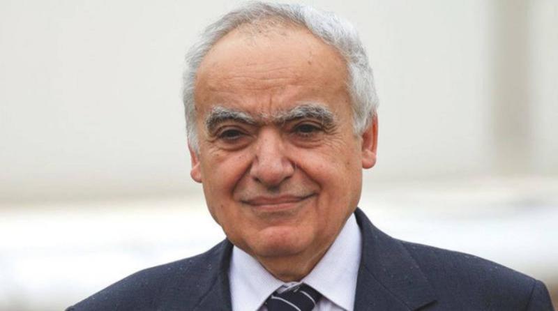 غسان سلامة أثناء مغادرته الجلسة الوزارية: 