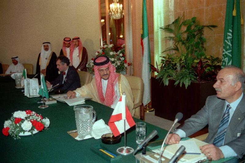 الطائف... الترويكا ونزع سلاح إيران من لبنان