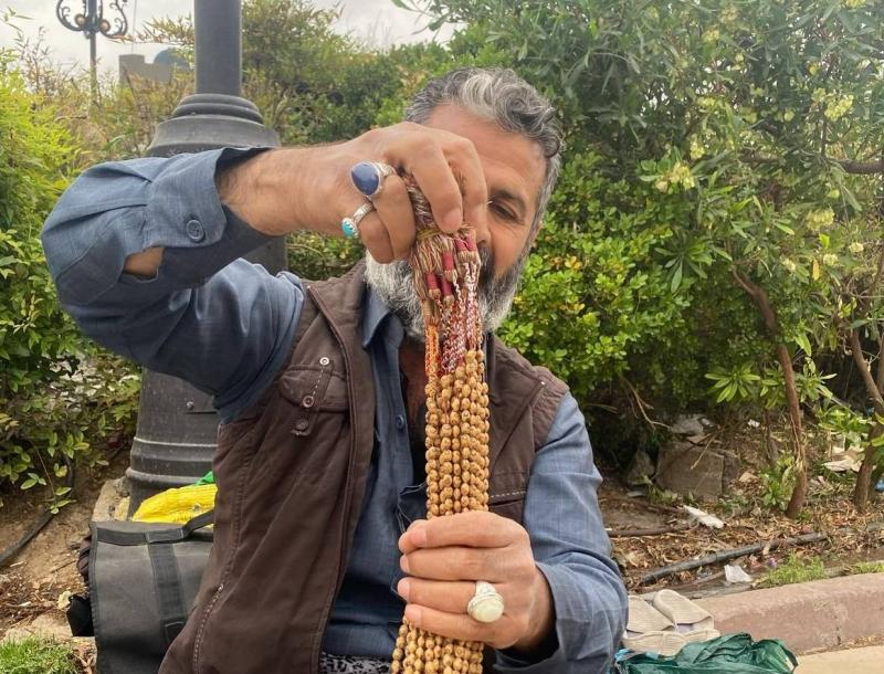 في كردستان.. مِسبَحات من ثمار البرية تباع بسعر الذهب