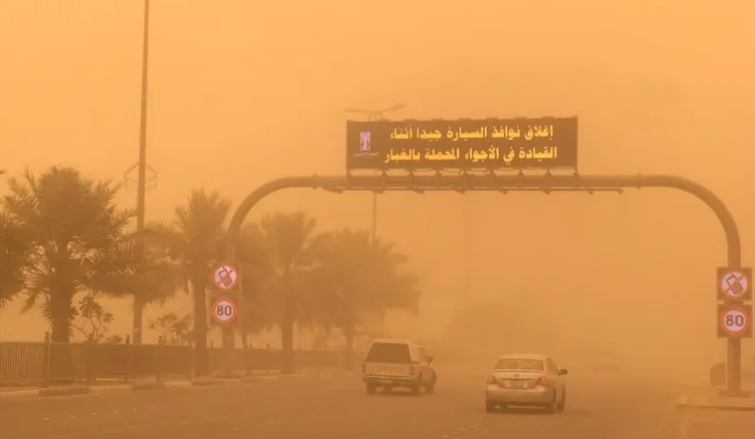 عواصف ترابية تعلق الدراسة شرق السعودية