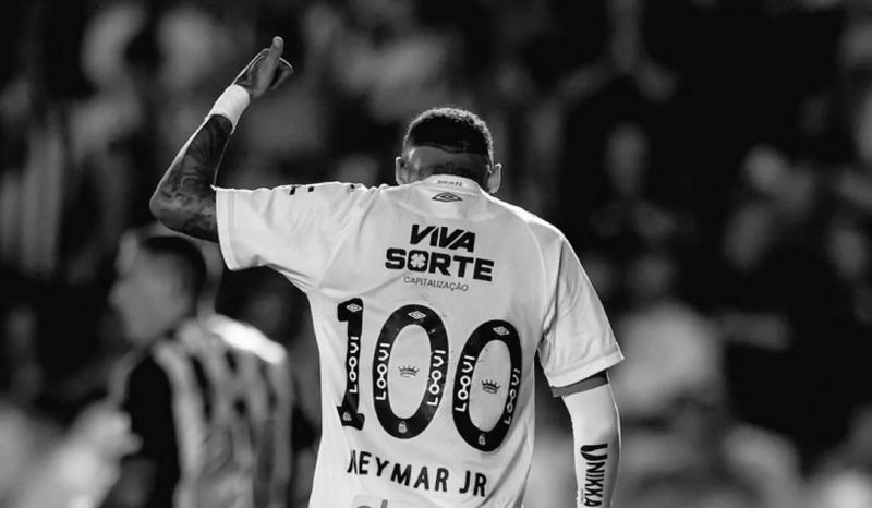 بالفيديو - نيمار يرتدي الرقم 100 ويخرج باكياً بعد 33 دقيقة
