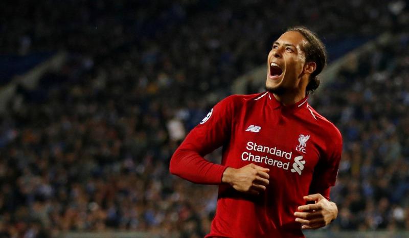 فان دايك يمدد عقده مع ليفربول حتى عام 2027