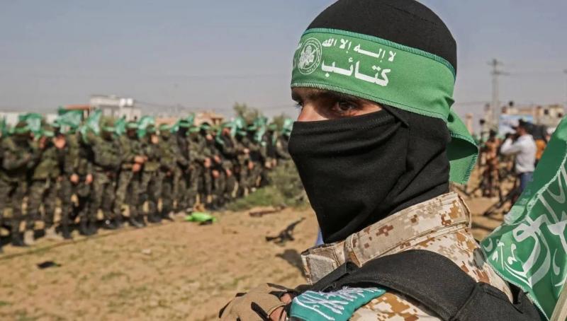 حماس تحسمها: لا تفاوض على إلقاء سلاحنا