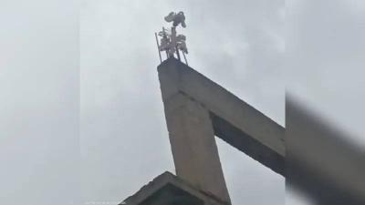 فيديو هيكل عظمي لجثة معلّقة في إدلب... حقيقة أم تضليل؟