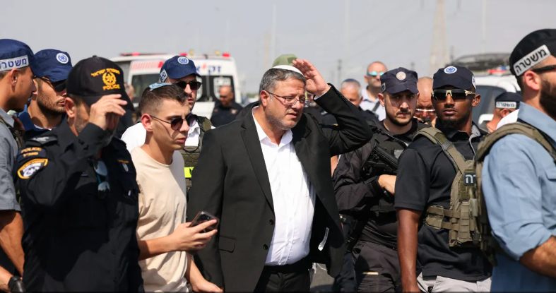 هتافات غاضبة تستقبل بن غفير في مطار أميركي (فيديو)