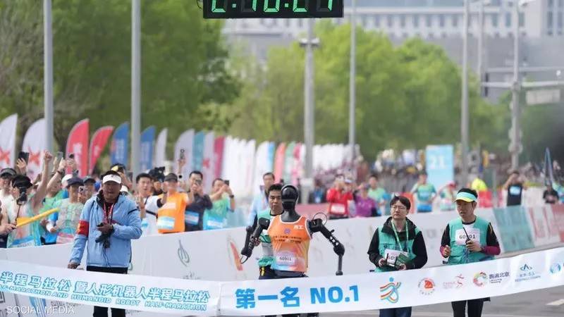 أول سباق يجمع بين الروبوتات والبشر... وإعلان النتائج